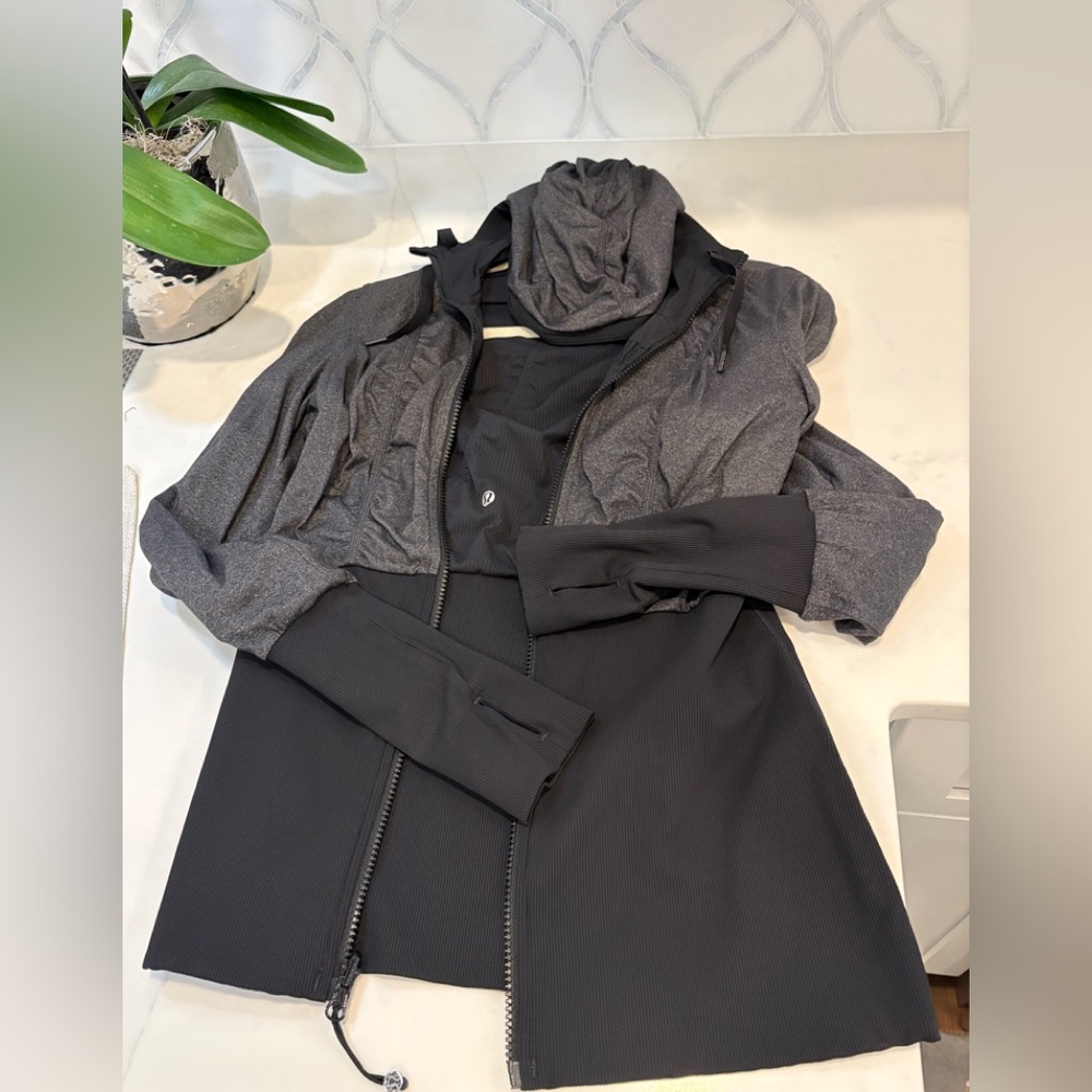Lululemon Reversible Dance Studio Hooded Jacket Size 8 Black Grey Thumbholes